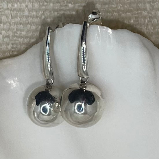 Exclamation Earrings are the most stunning Stud Earrings. 
Made from 925 Silver to last a lifetime.